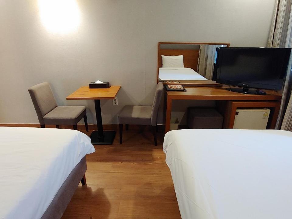 Dawn Beach Hotel Busan Exterior photo