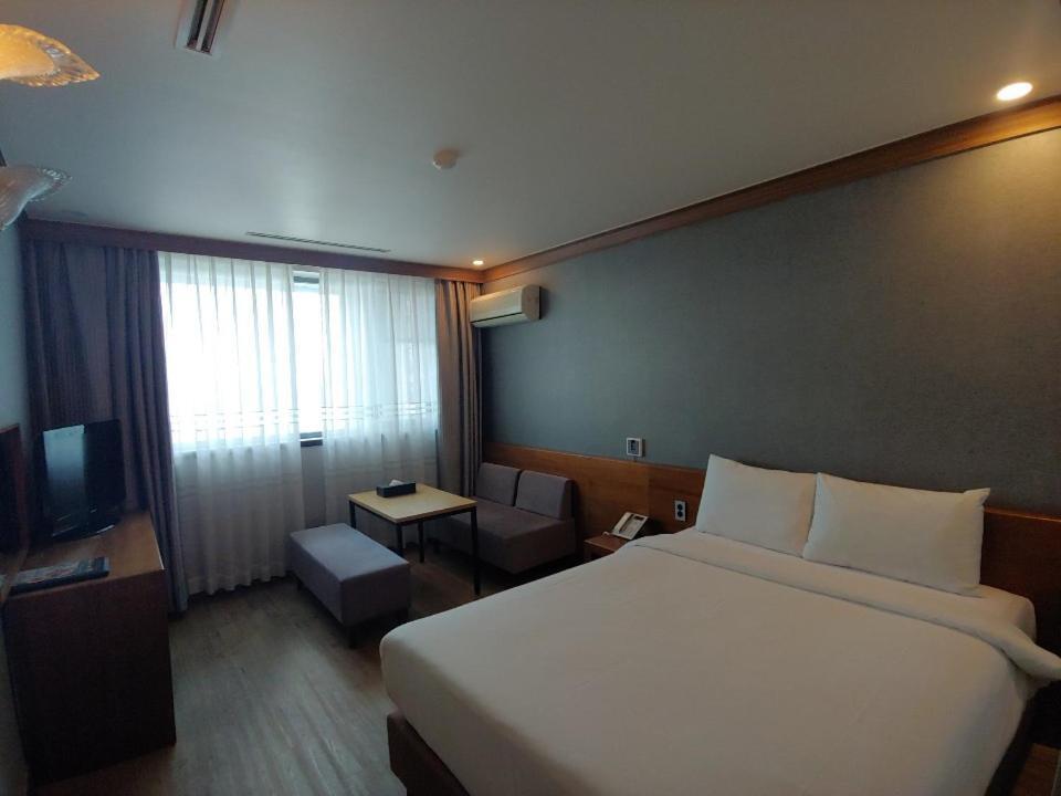 Dawn Beach Hotel Busan Exterior photo
